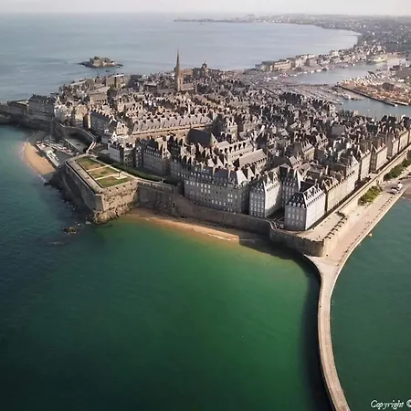 Au Mont Pour Deux Pontorson